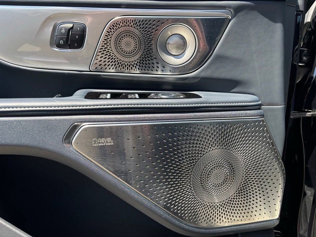 Used 2025 Lincoln Nautilus Reserve AWD/4WD image 17