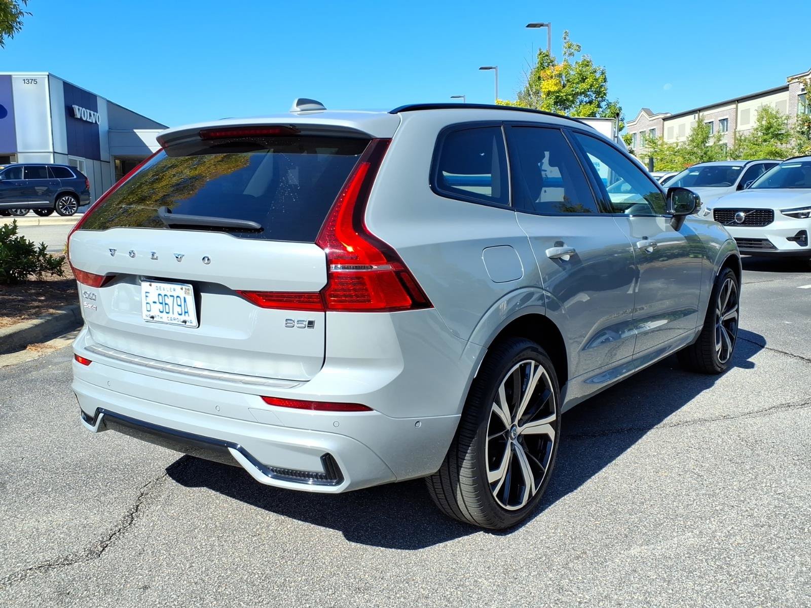 Certified 2024 Volvo XC60 B5 Ultimate w/ Protection Package Premier AWD/4WD image 3
