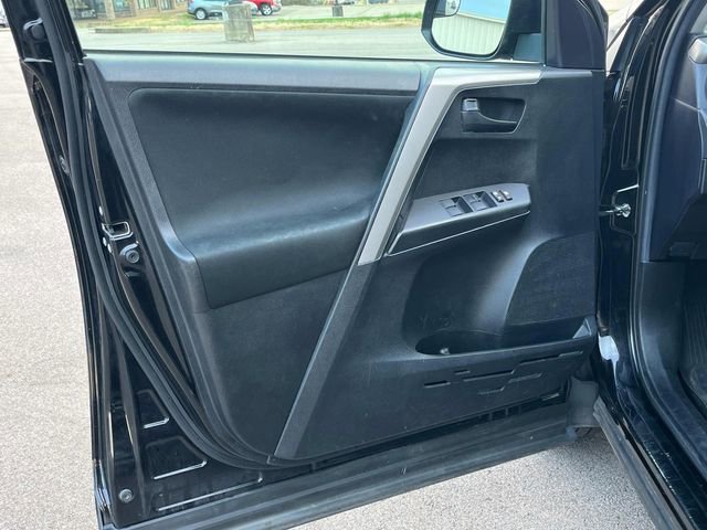 Used 2018 Toyota RAV4 LE image 26