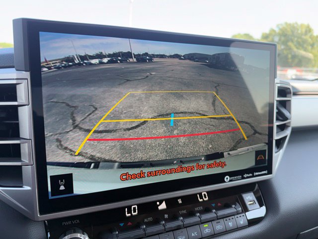 Used 2024 Toyota Tundra Limited AWD/4WD image 33