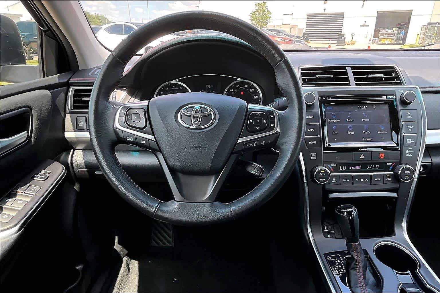 Used 2017 Toyota Camry XSE w/ Moonroof Package FWD image 6