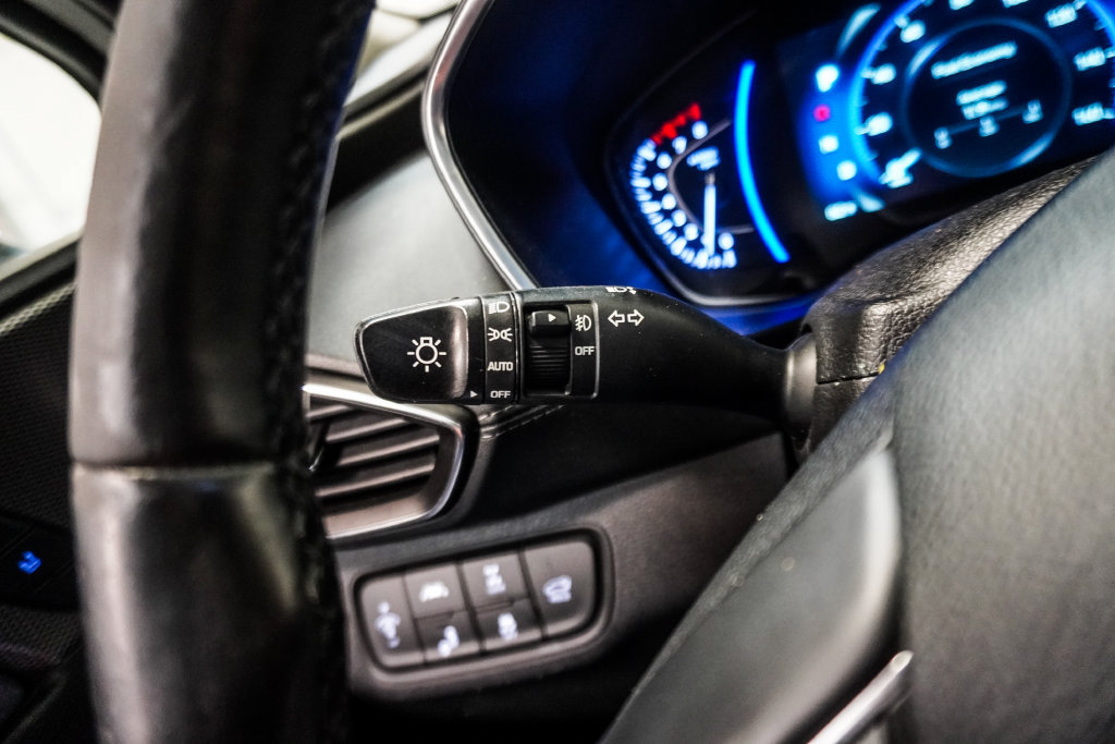 Used 2020 Hyundai Santa Fe Limited AWD/4WD image 18
