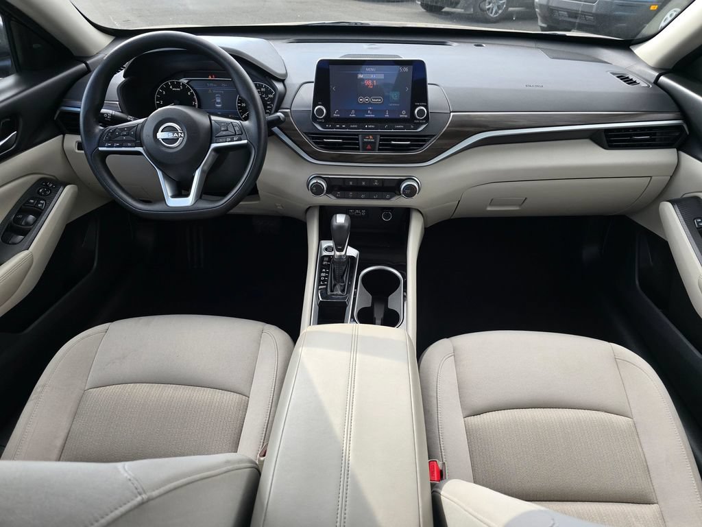 Used 2024 Nissan Altima 2.5 SV FWD image 11