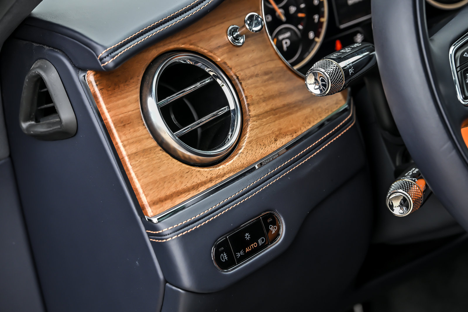 Certified 2023 Bentley Flying Spur Plug-In Hybrid AWD/4WD image 30