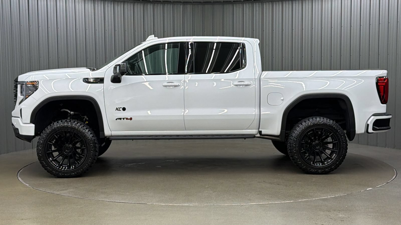 Used 2026 GMC Sierra 1500 AT4 w/ AT4 Premium Package AWD/4WD image 2