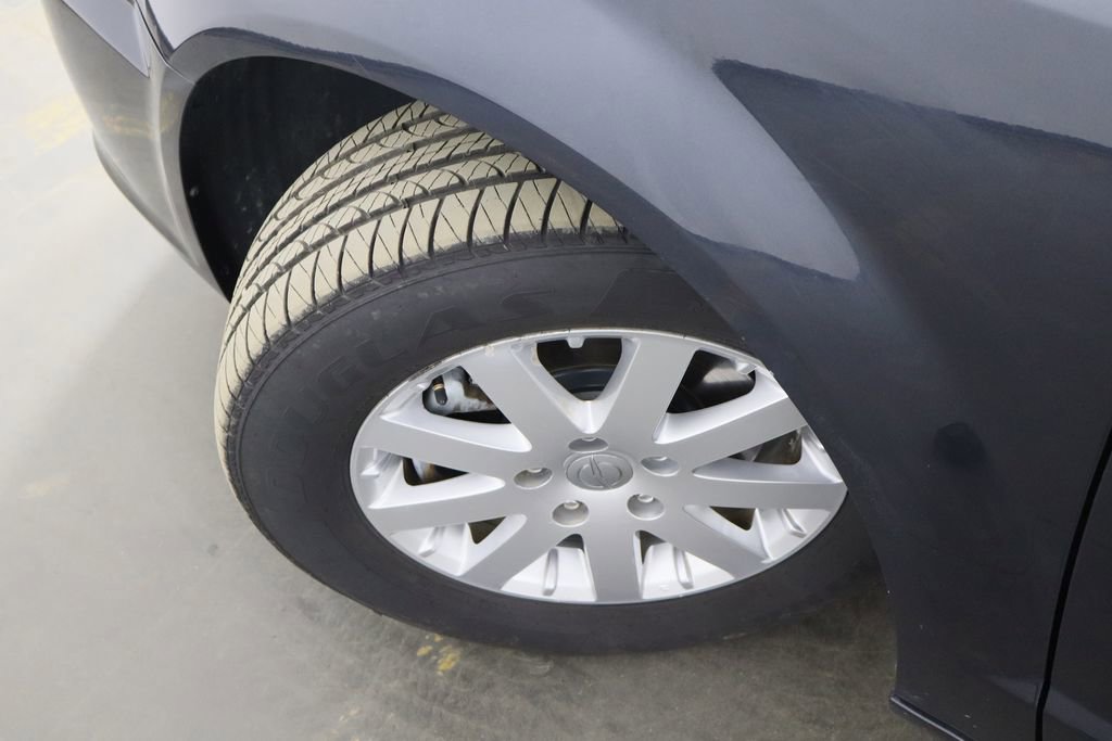 Used 2014 Chrysler Town & Country Touring image 35