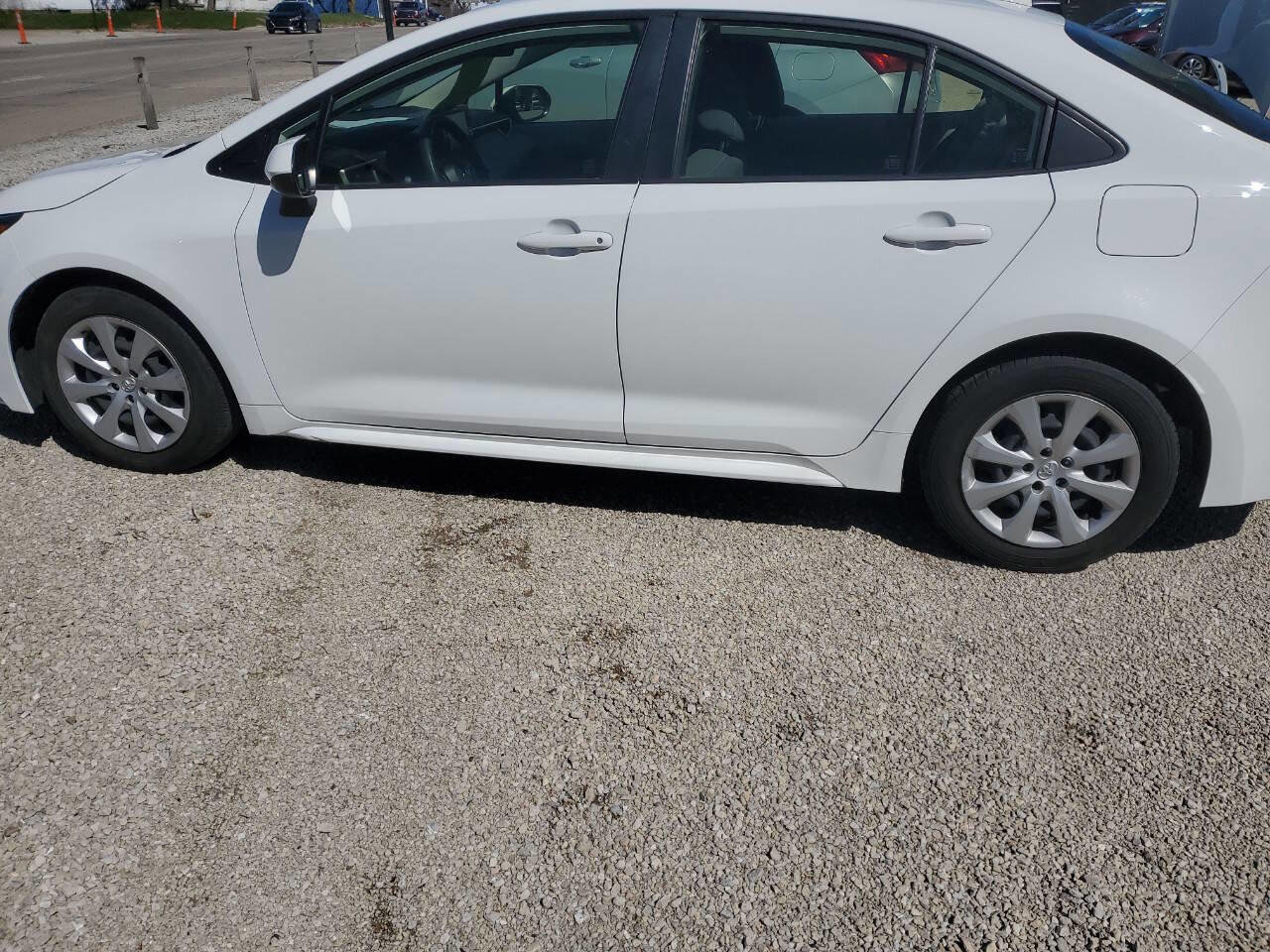 Used 2022 Toyota Corolla LE FWD image 1