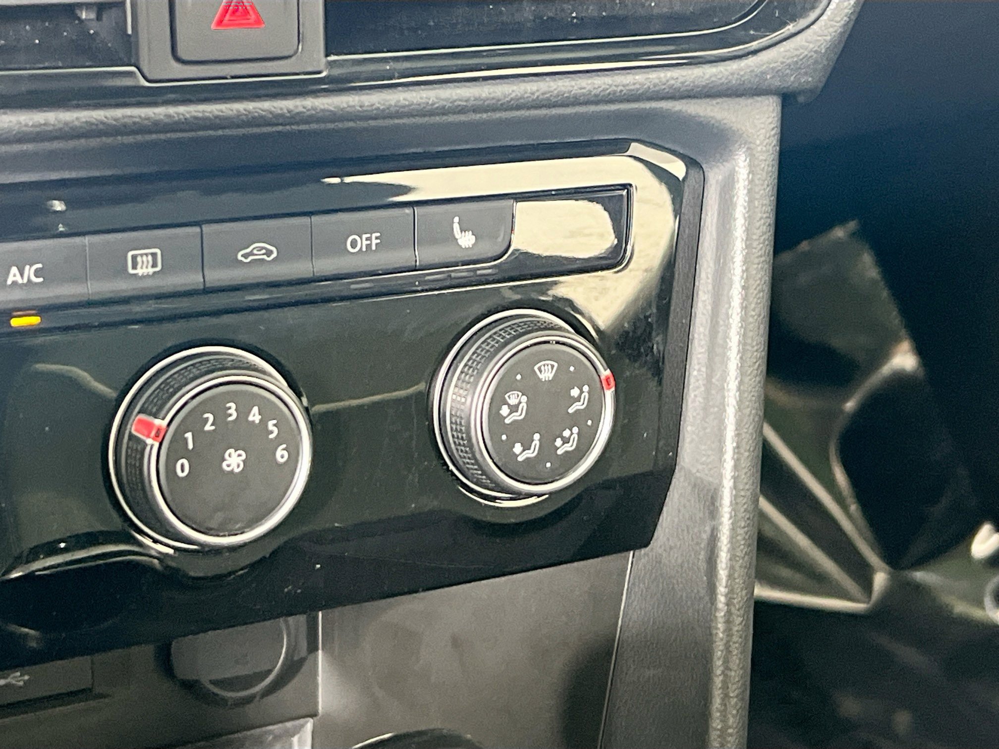 Used 2023 Volkswagen Taos SE AWD/4WD image 19