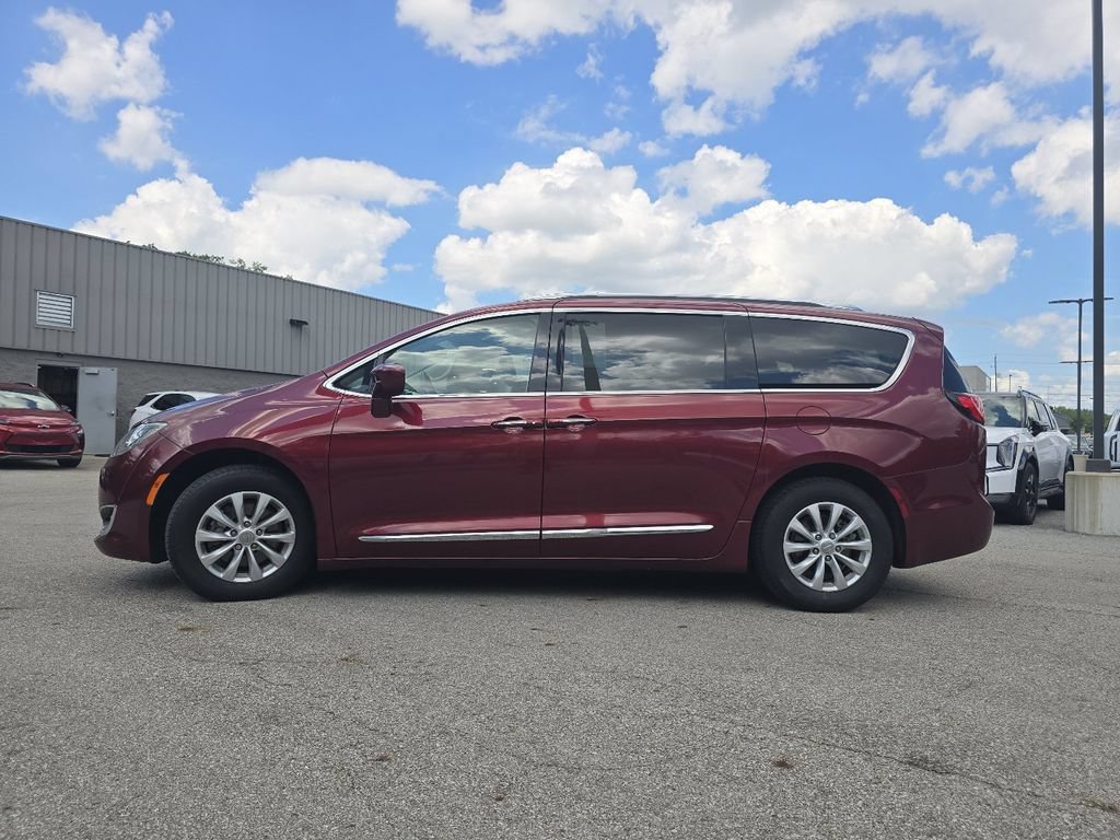 Used 2018 Chrysler Pacifica Touring-L Plus FWD image 12