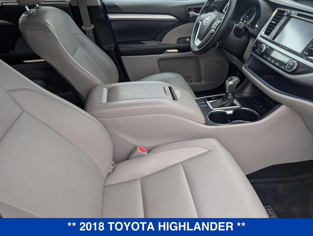 Used 2018 Toyota Highlander XLE w/ Carpet Mat Package (TMS) AWD/4WD image 34