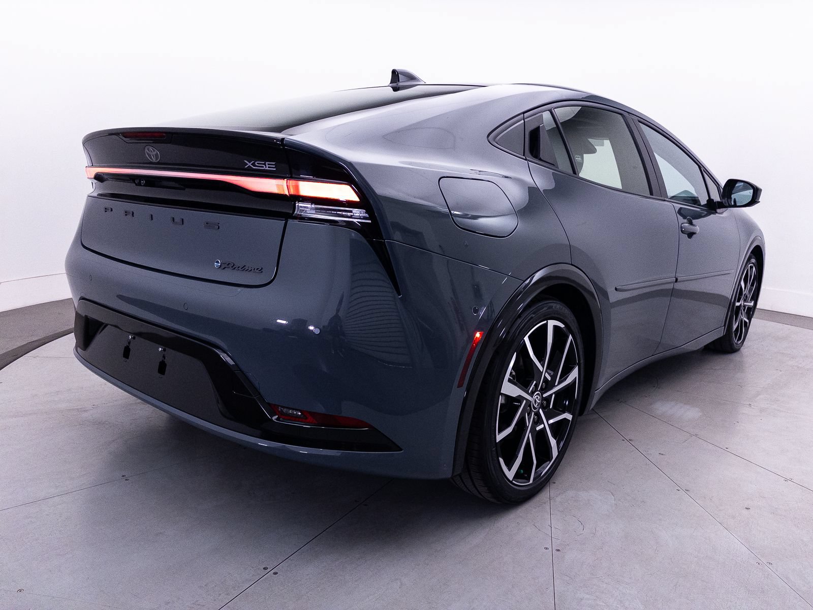 Used 2023 Toyota Prius Prime Premium w/ Advanced Technology Package FWD image 18