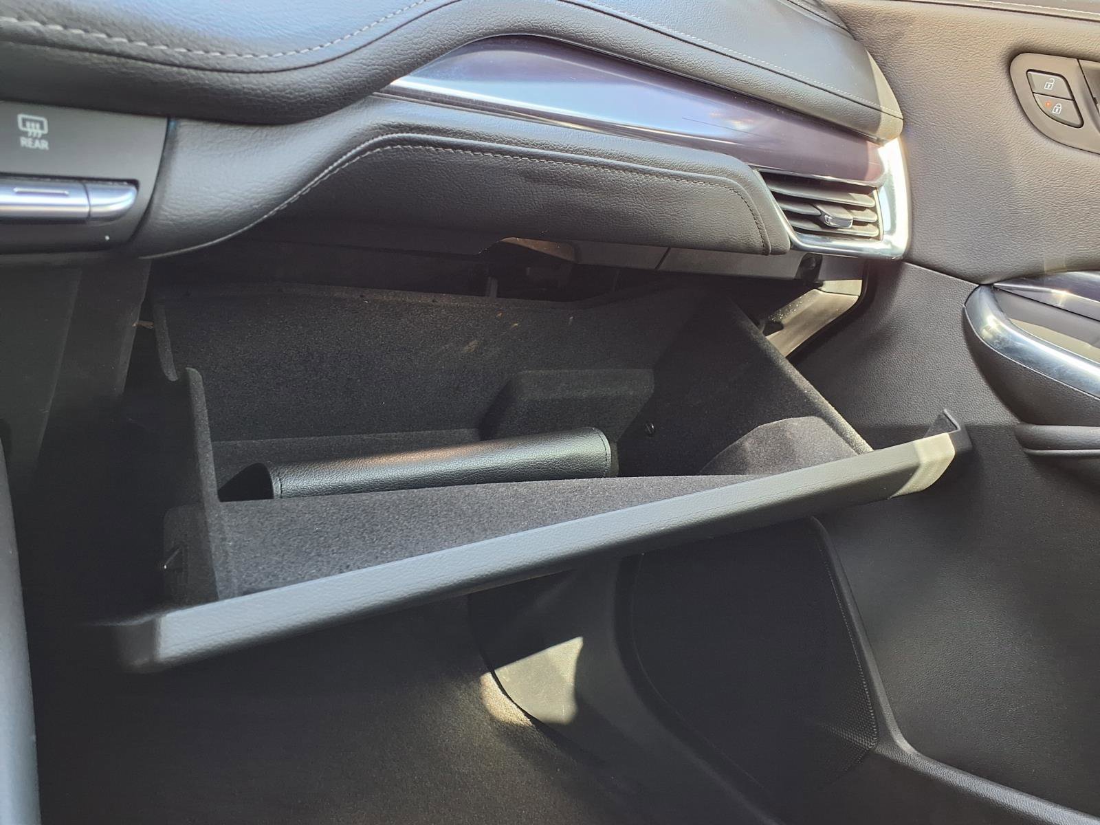 Certified 2023 Cadillac XT4 Luxury w/ Cold Weather Package image 31