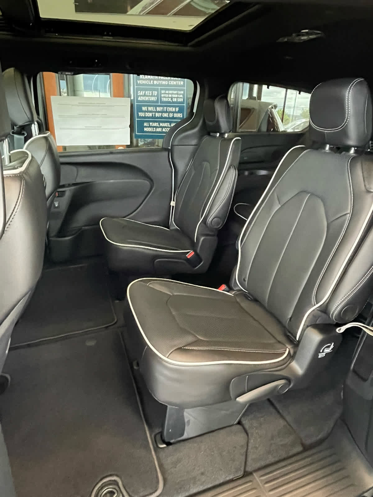 New 2027 Chrysler Pacifica Limited AWD/4WD image 24