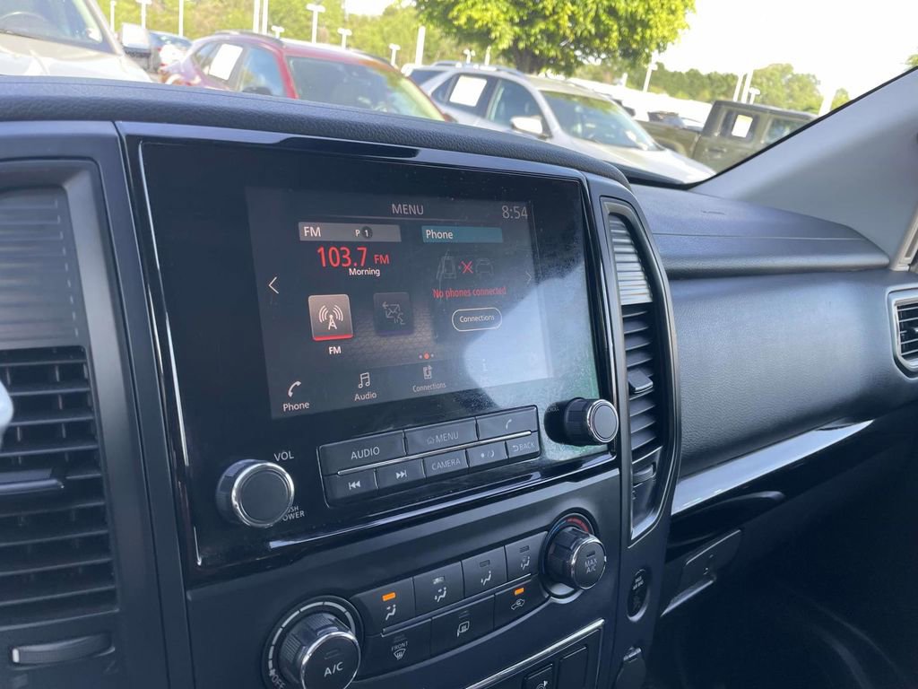 Used 2022 Nissan Titan SV image 38