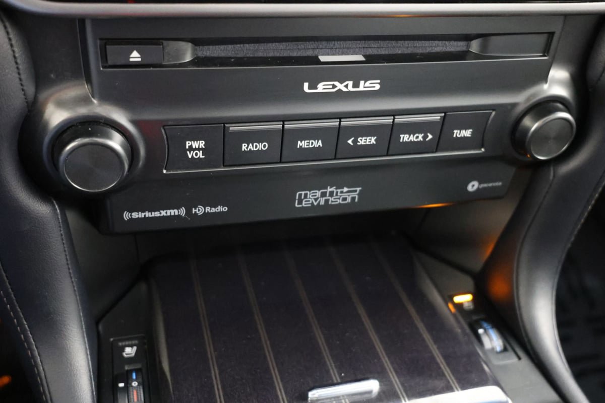 Used 2023 Lexus GX 460 Premium w/ Accessory Package AWD/4WD image 34