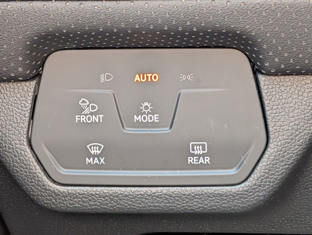 Used 2025 Volkswagen Atlas SE AWD/4WD image 36