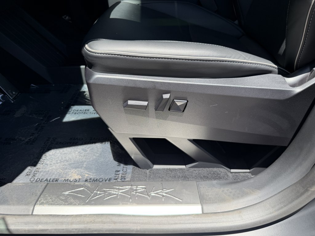 Used 2024 Tesla Cybertruck AWD Crew Cab image 39