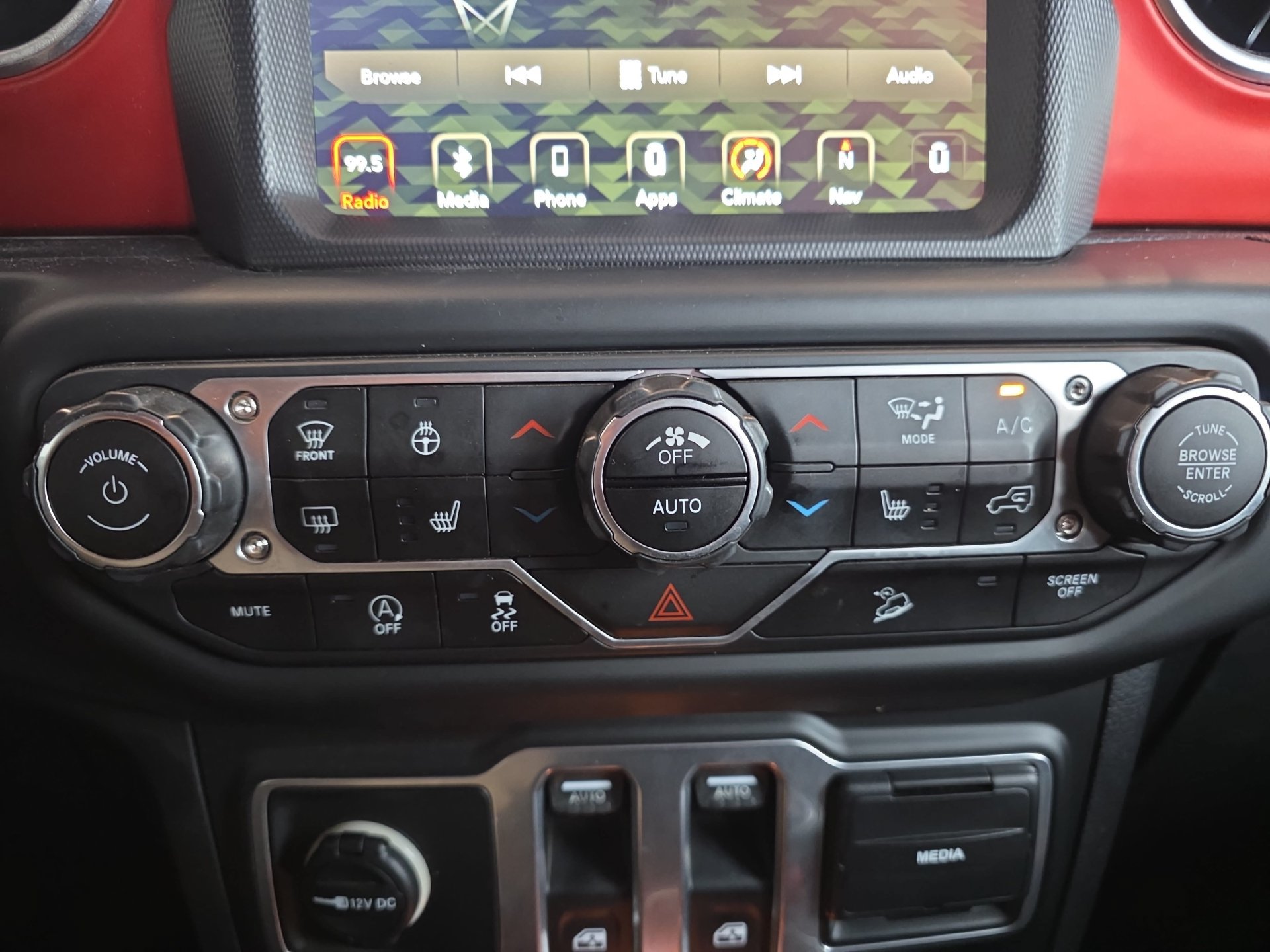 Used 2018 Jeep Wrangler Rubicon AWD/4WD image 23
