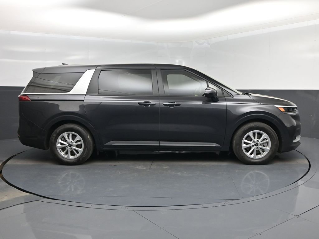 Used 2024 Kia Carnival LX image 2