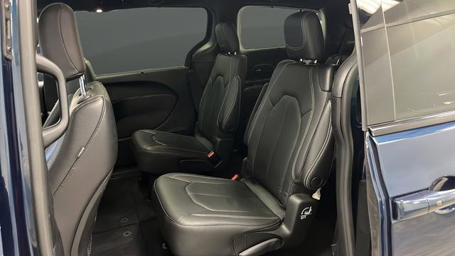 Used 2021 Chrysler Pacifica Touring-L w/ Premium & Safety Sphere Group AWD/4WD image 24