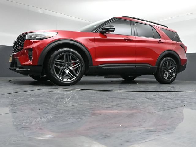 Certified 2025 Ford Explorer ST AWD/4WD image 37
