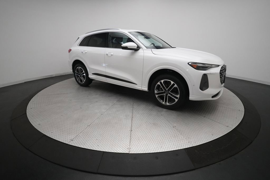 Used 2025 Audi Q5 Premium w/ Convenience Package image 6