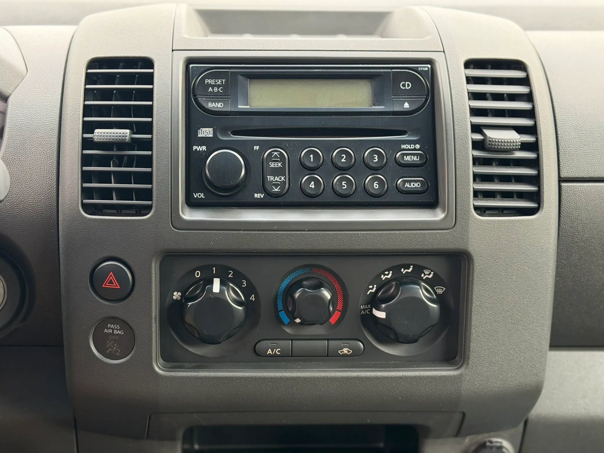 Used 2006 Nissan Frontier XE w/ (G01) XE Preferred Pkg RWD image 29