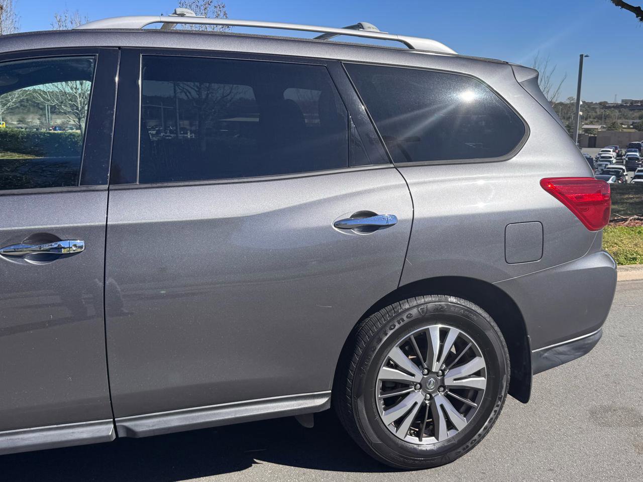 Used 2019 Nissan Pathfinder S image 8