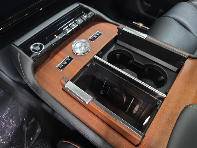 New 2027 Lincoln Navigator Black Label AWD/4WD image 22