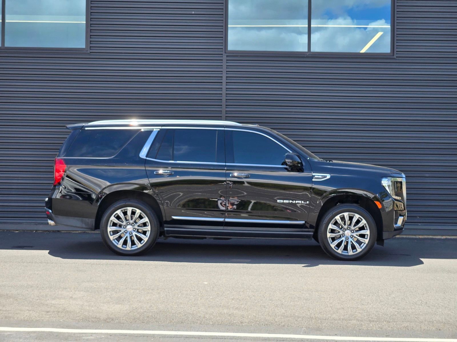 Used 2022 GMC Yukon Denali w/ Max Trailering Package AWD/4WD image 8