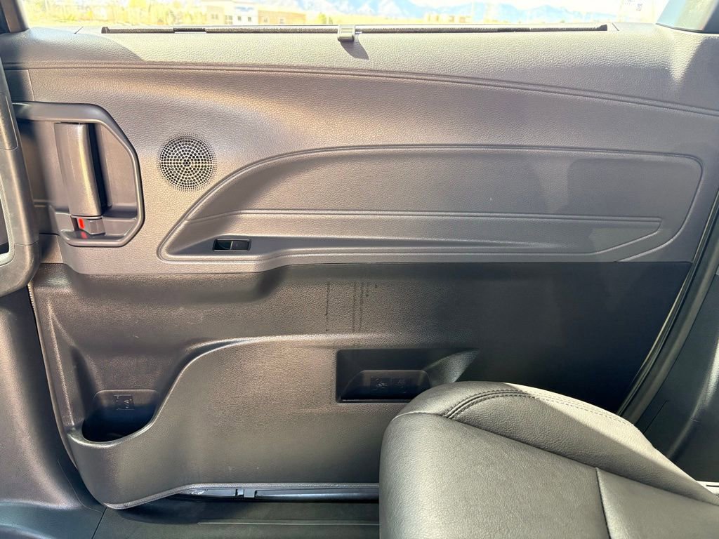 Used 2023 Toyota Sienna XSE AWD/4WD image 29
