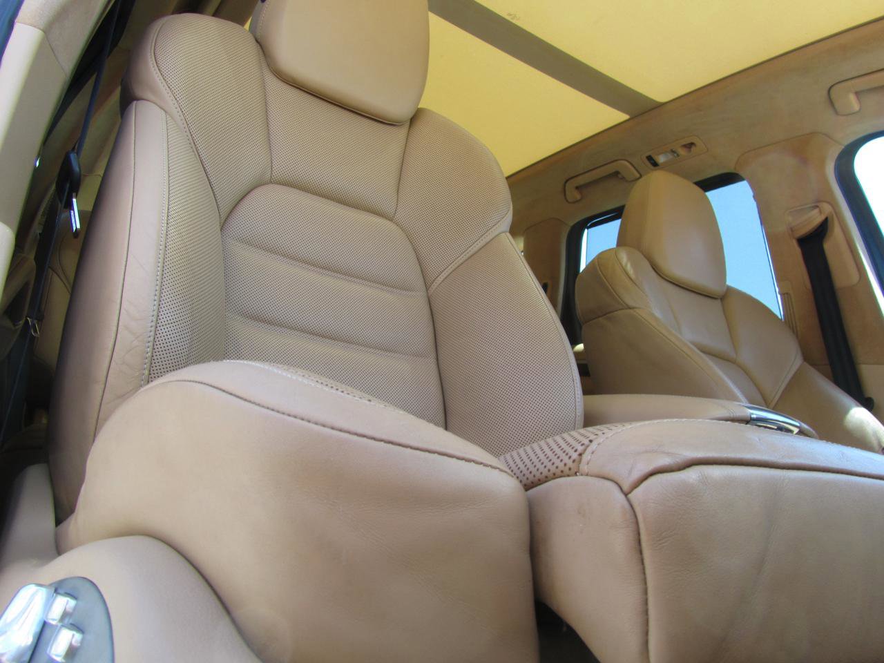 Used 2012 Porsche Cayenne Turbo AWD/4WD image 22
