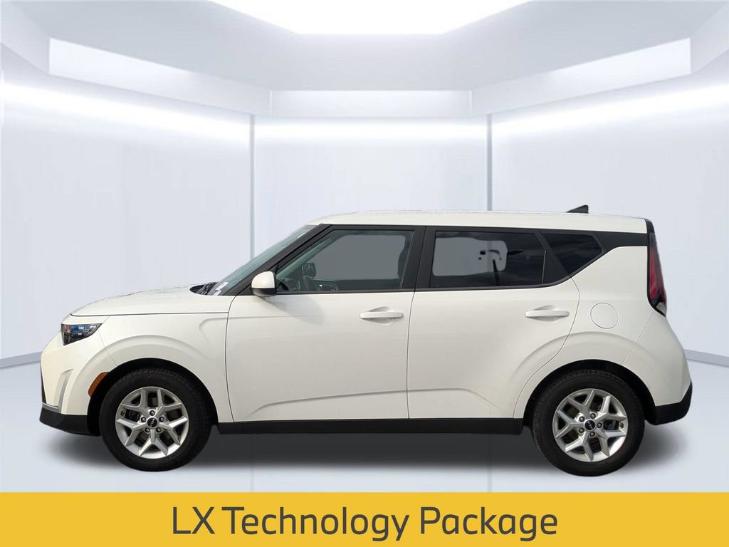 Used 2023 Kia Soul LX w/ Option Group 015 FWD image 2