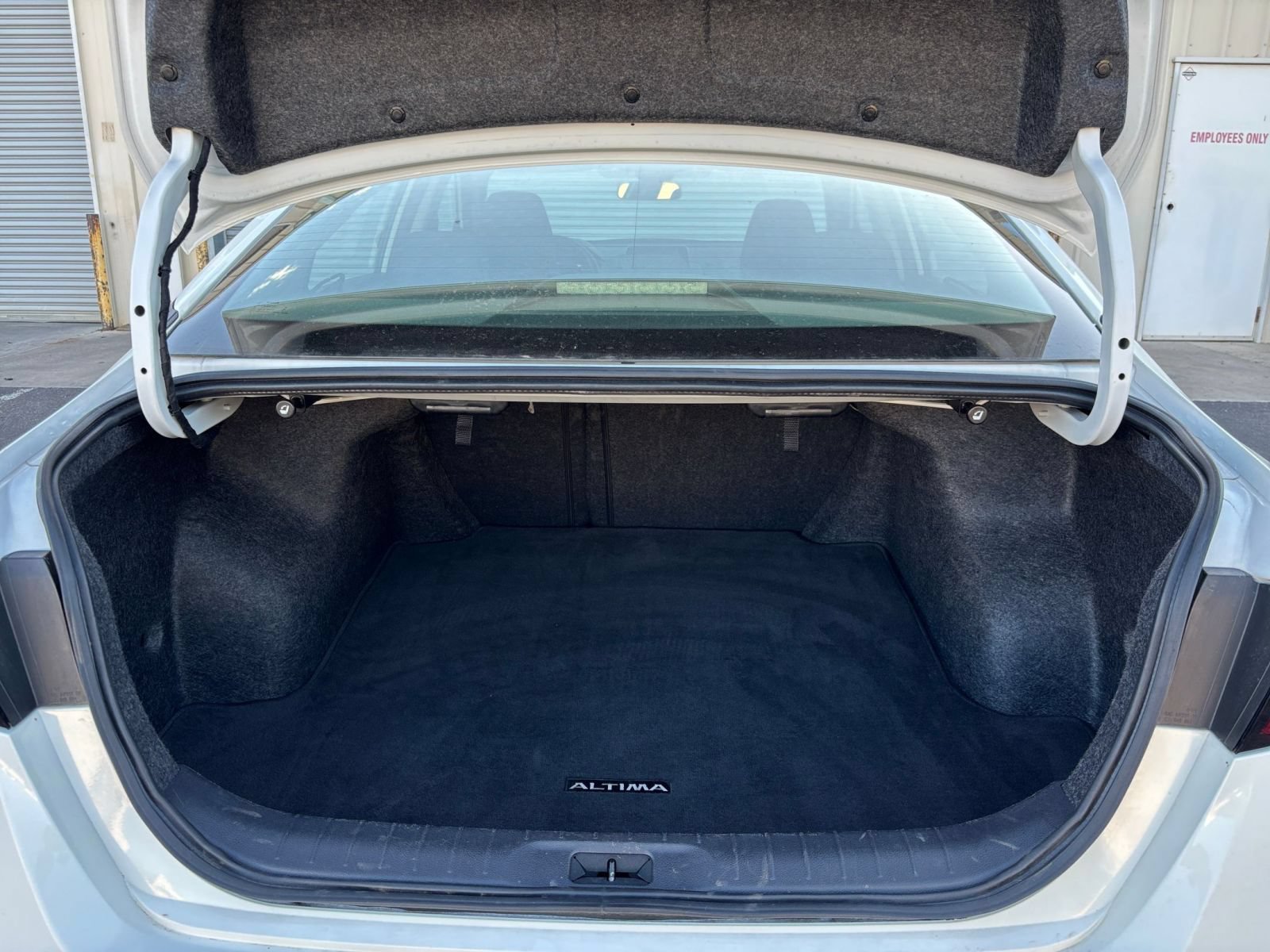 Used 2025 Nissan Altima 2.5 SV FWD image 31