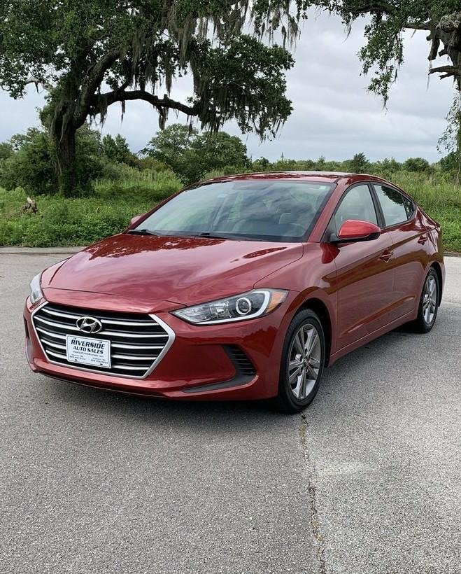 Used 2017 Hyundai Elantra SE image 2
