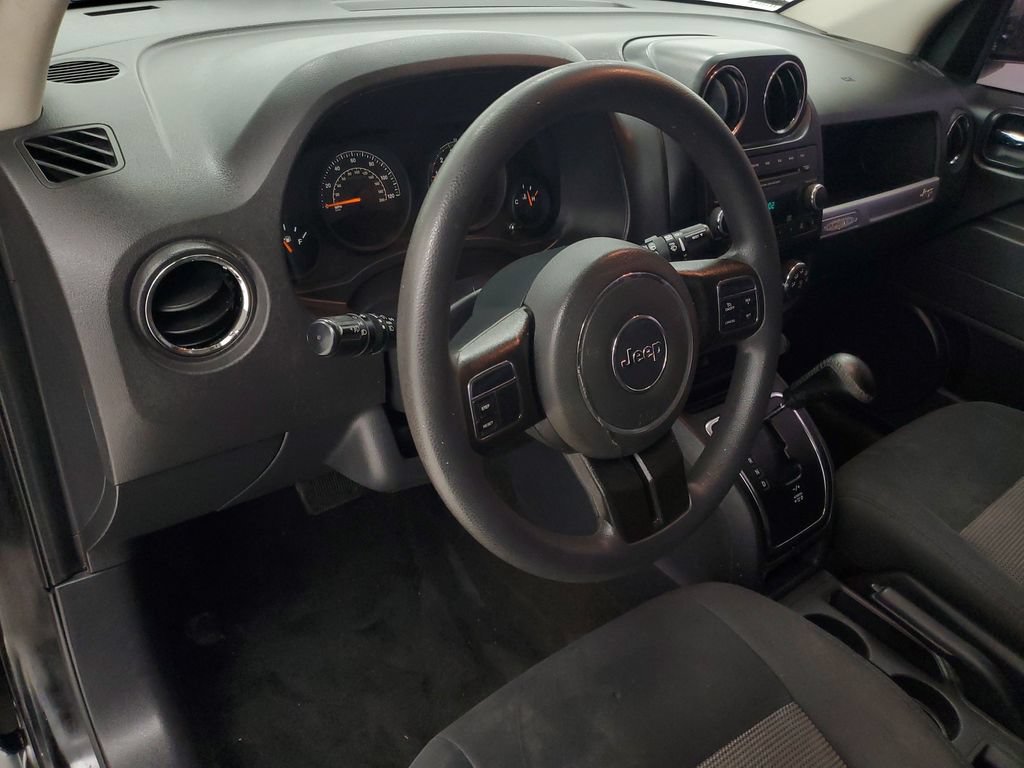 Used 2014 Jeep Compass Sport FWD image 9
