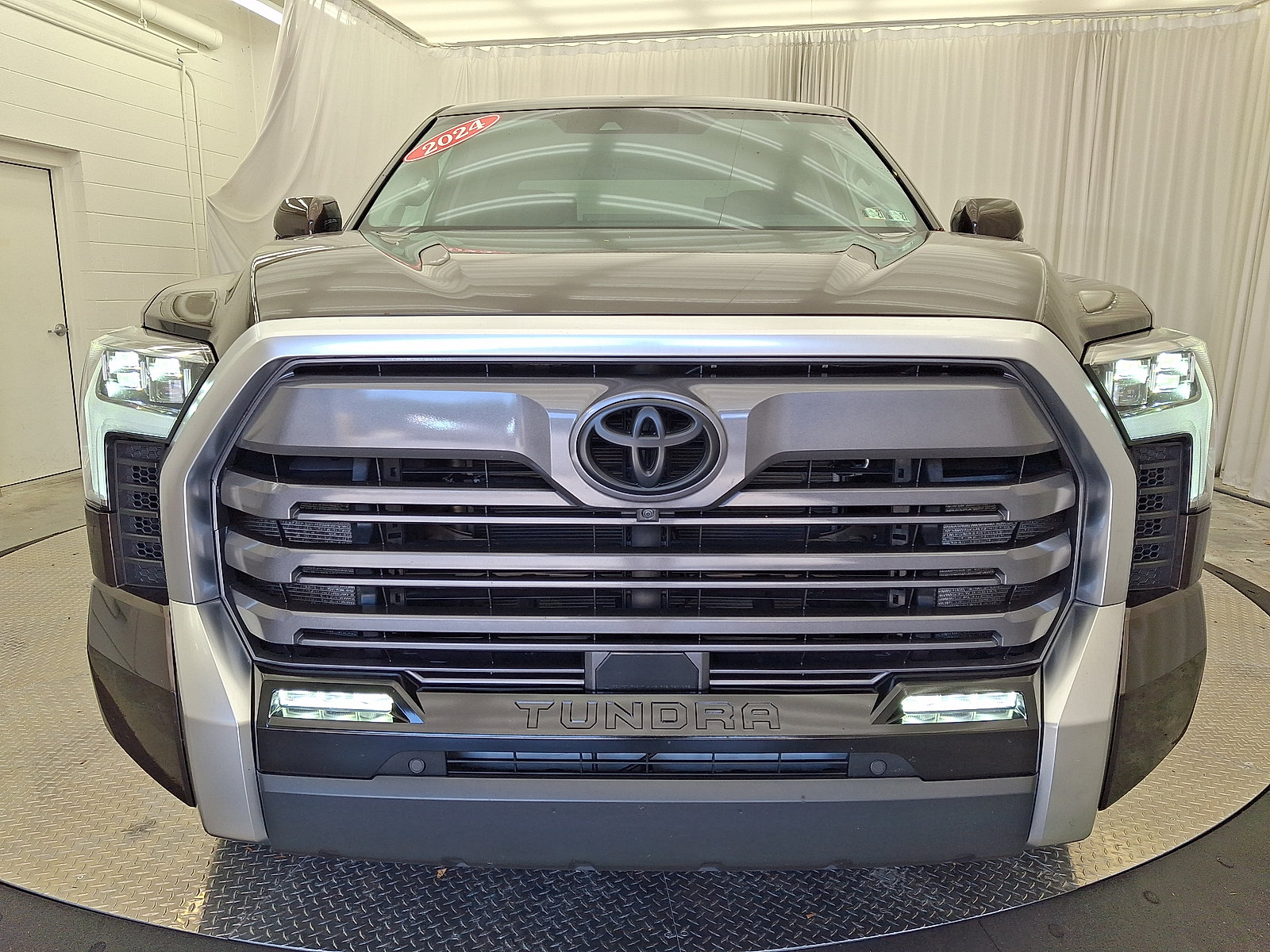 Used 2024 Toyota Tundra Limited AWD/4WD image 24