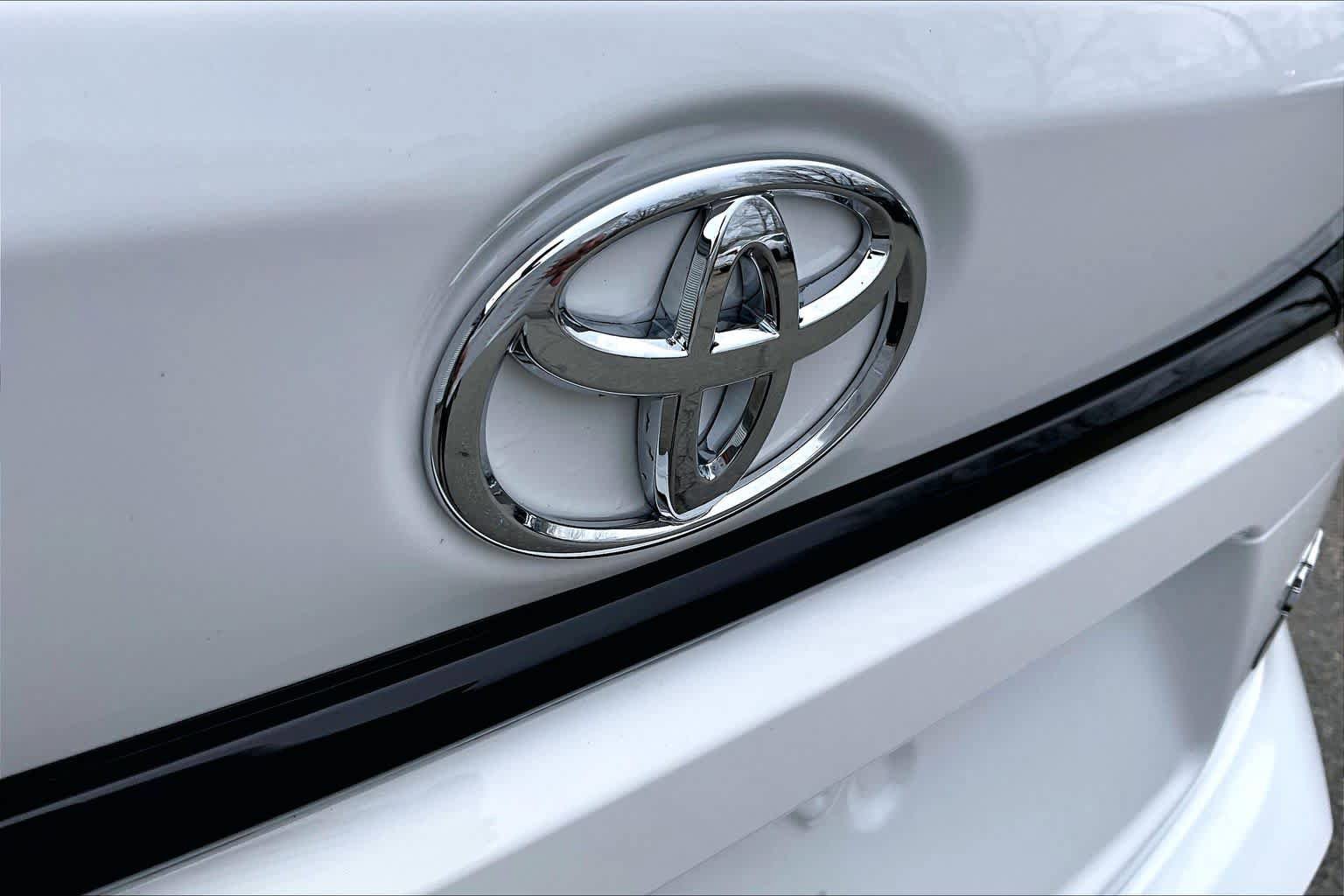 Certified 2025 Toyota Corolla LE FWD image 29