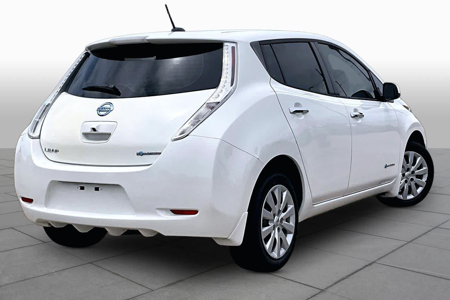 Used 2015 Nissan Leaf S w/ Charge Package FWD image 12