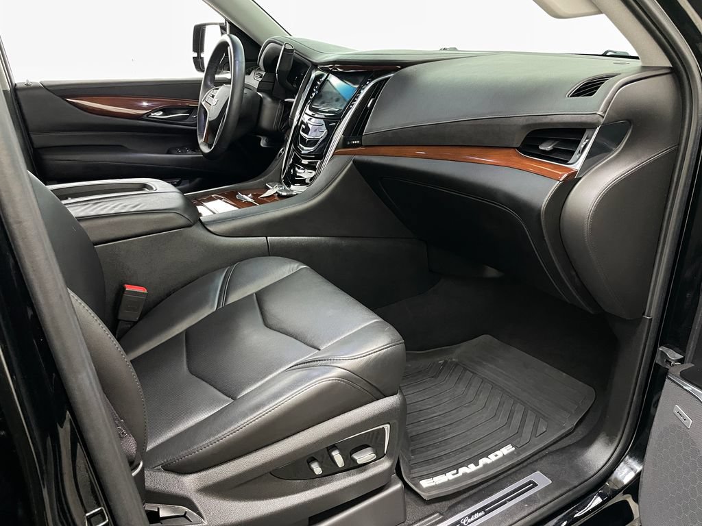 Used 2017 Cadillac Escalade Luxury AWD/4WD image 46