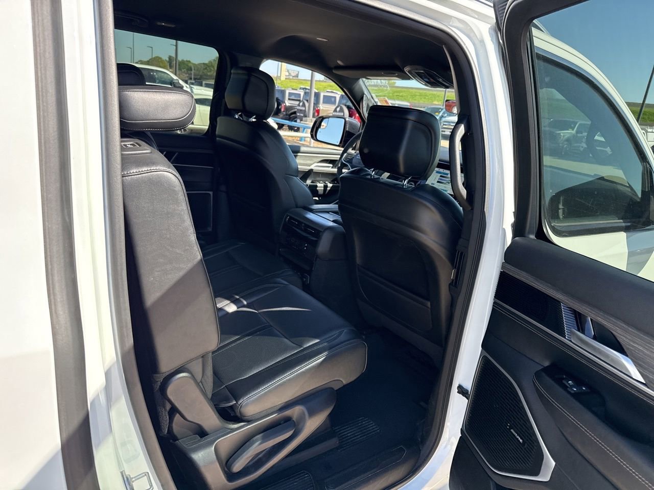 Used 2024 Jeep Wagoneer L Series II w/ Flexible Seating Group image 13