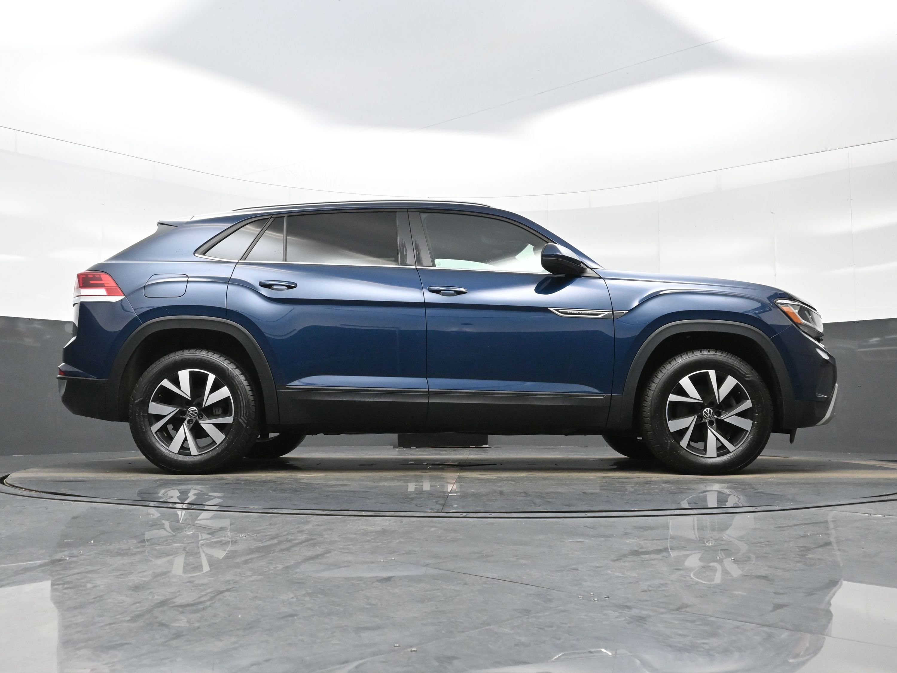 Used 2020 Volkswagen Atlas Cross Sport SE image 32