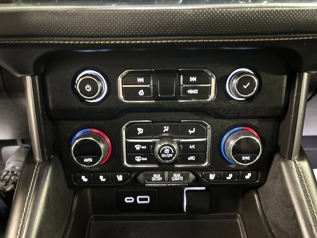 Used 2023 Chevrolet Suburban Premier image 19