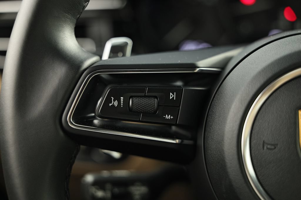 Certified 2026 Porsche Macan AWD/4WD image 36