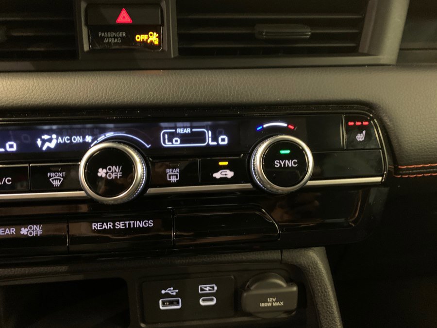 Used 2025 Honda Pilot Sport image 32