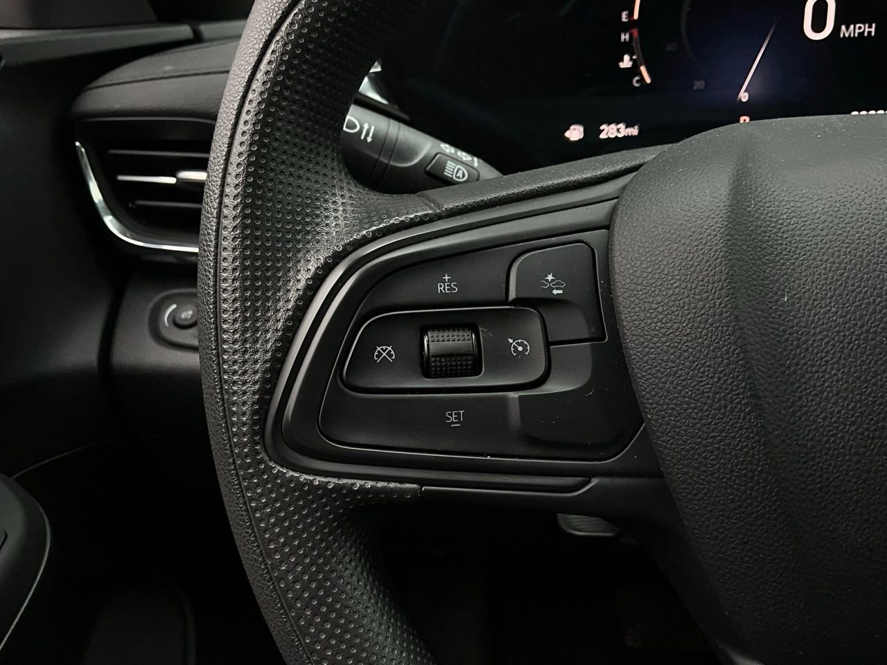 Used 2025 Buick Envista Preferred image 33