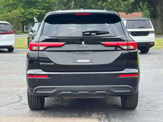 Used 2023 Mitsubishi Outlander ES FWD image 28