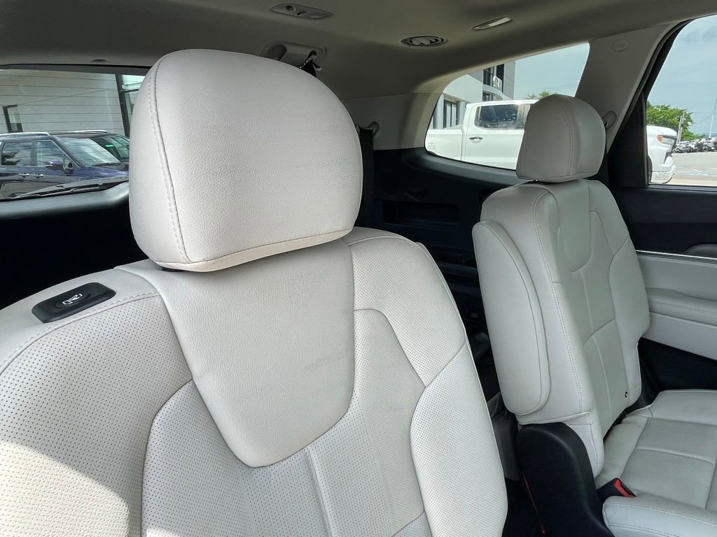 Certified 2022 Kia Telluride SX w/ Nightfall Edition Package AWD/4WD image 29