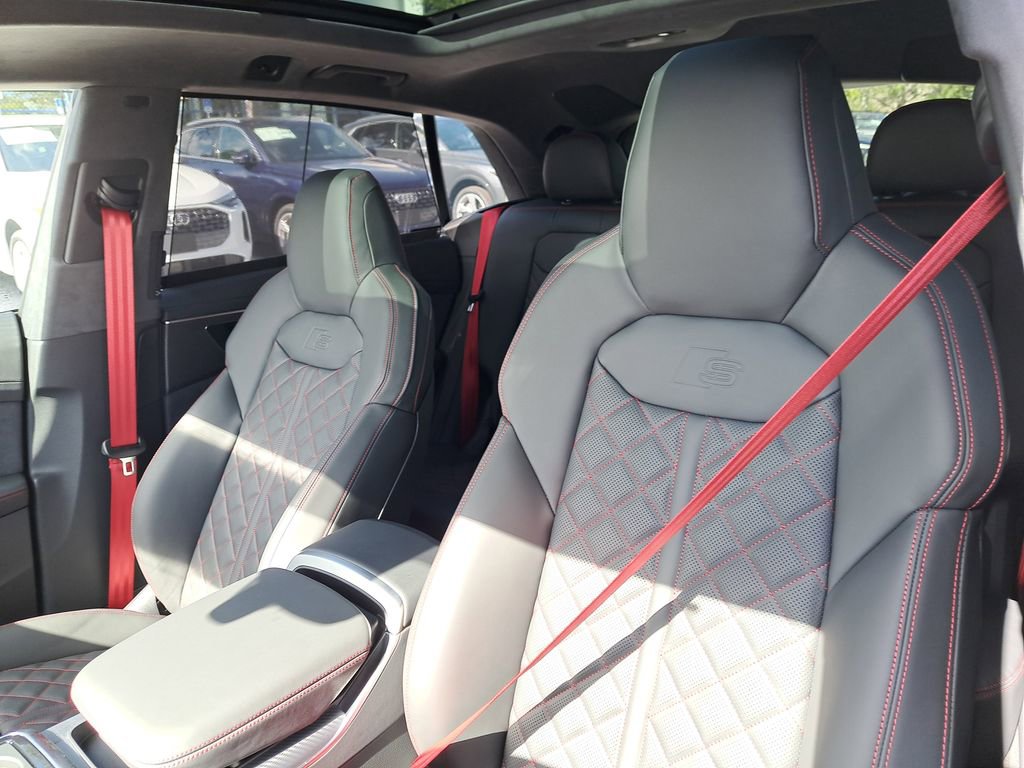 New 2026 Audi SQ8 Prestige image 16