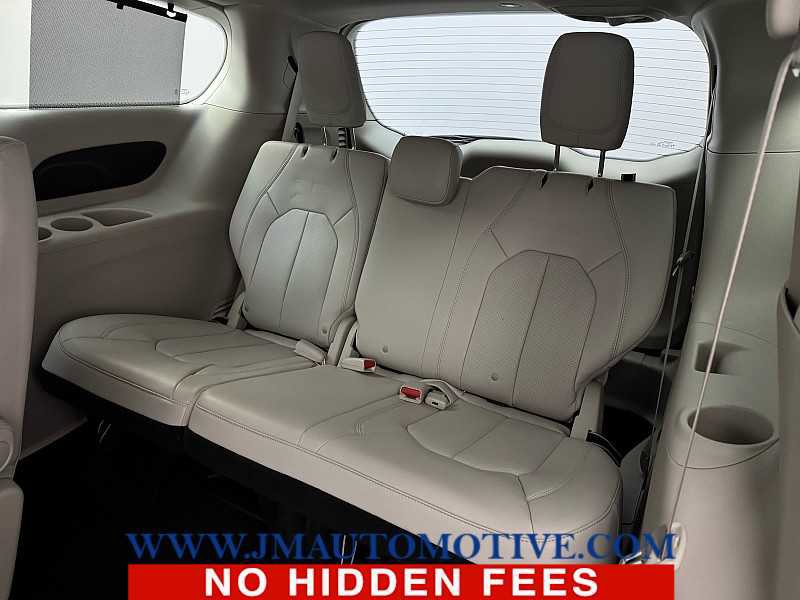 Used 2021 Chrysler Pacifica Touring-L AWD/4WD image 16